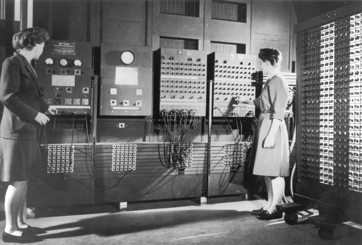 1024px-two_women_operating_eniac_28full_resolution29